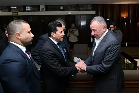 "أكد على استمرار الدعم".. وزير الرياضة يلتقي مجلس إدارة النادي الأهلي (صور)